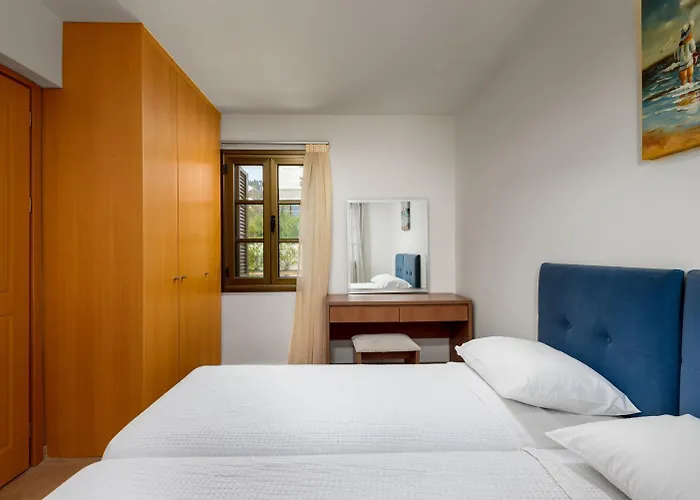 Willa Daphne Kalathos